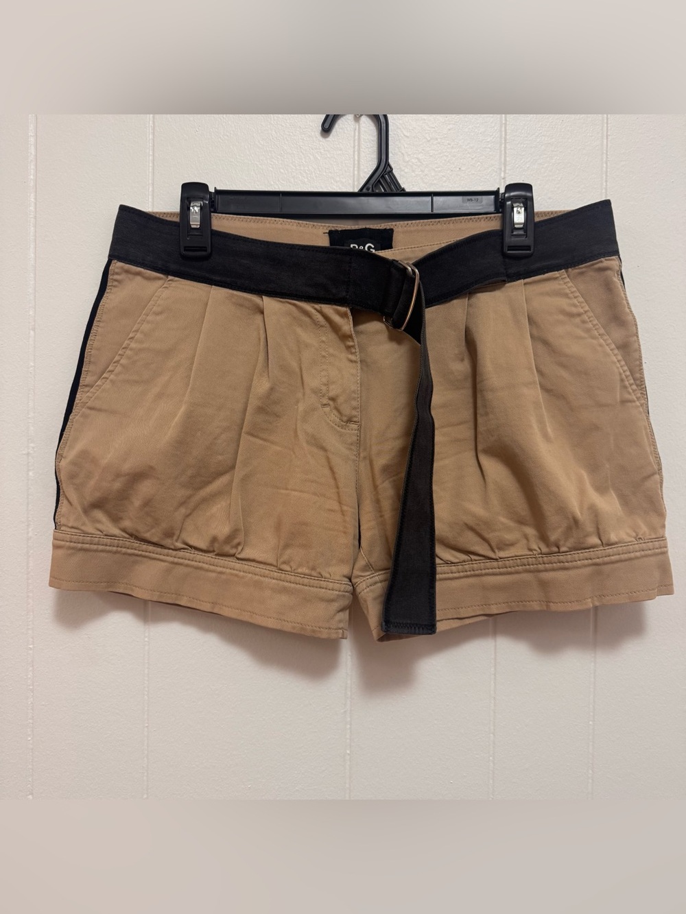 Dolce and Gabbana D&G pleated Khaki Shorts with Black Waistband and Belt 40
